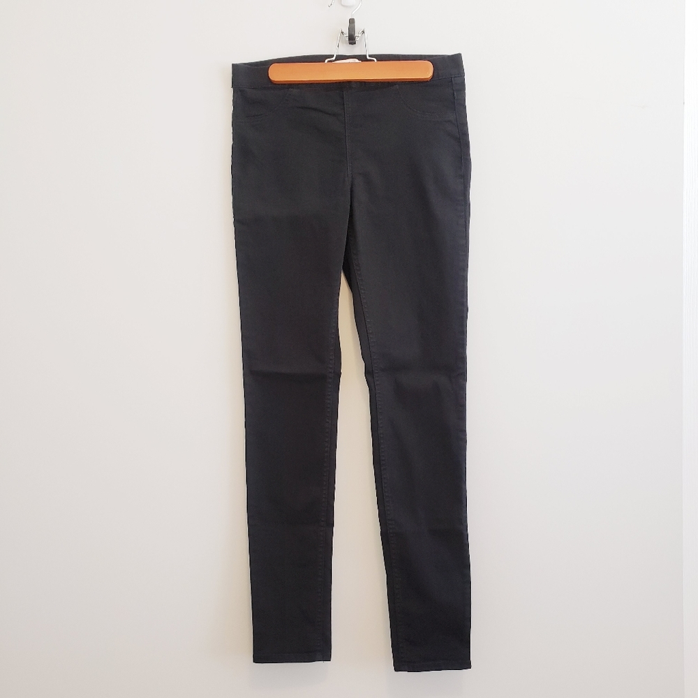 EUC H&M Black Pull-on Jegging Full-Length Skinny Tapered Pockets Basic
